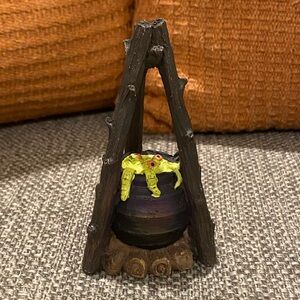 2021 Ashland Cauldron with Logs Halloween Tiny Treasures